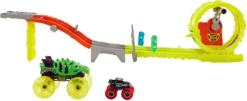 Hot Wheels - Monster Trucks Charge  Chase Challenge Playset